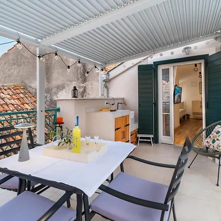 Evviva Apartment
