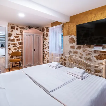 Evviva Apartment