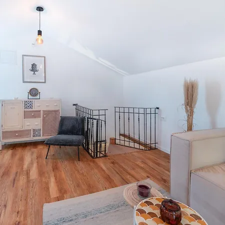 Evviva Apartment